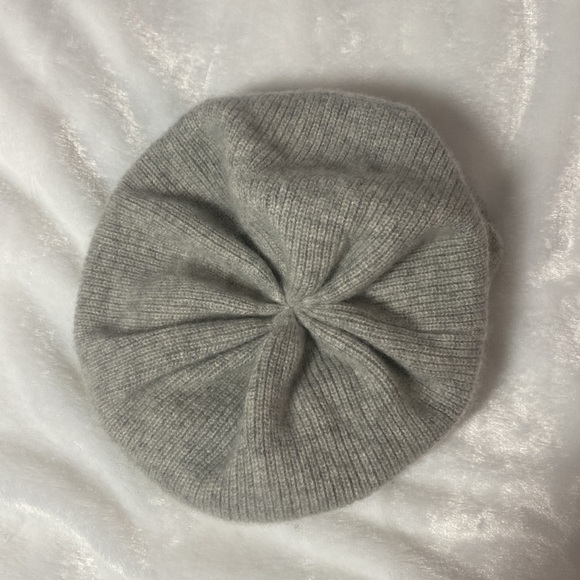 100% Cashmere Hat - Picture 2 of 3
